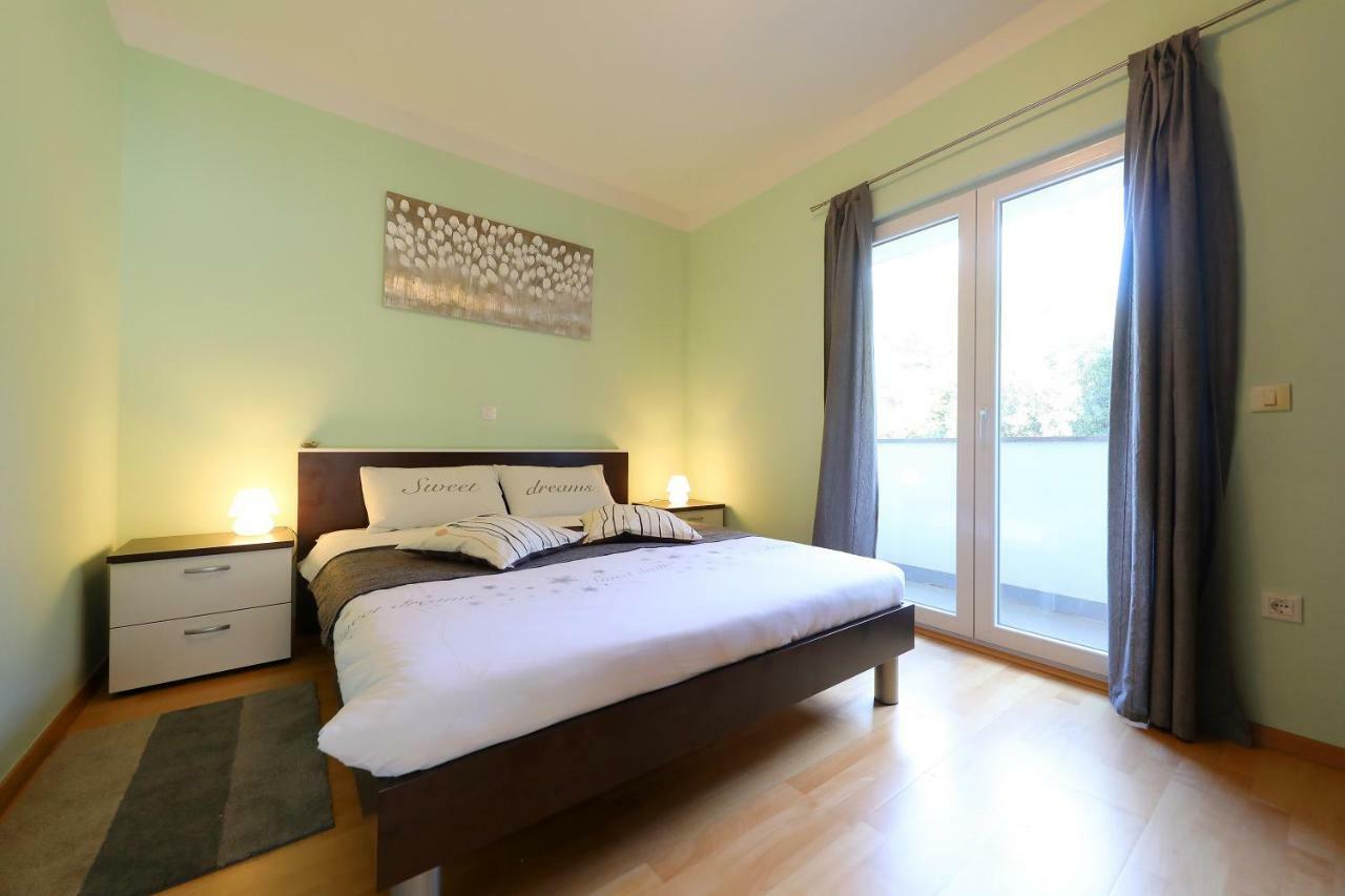 Luxury Villa Nada With Pool เพทรอซาเน ภายนอก รูปภาพ