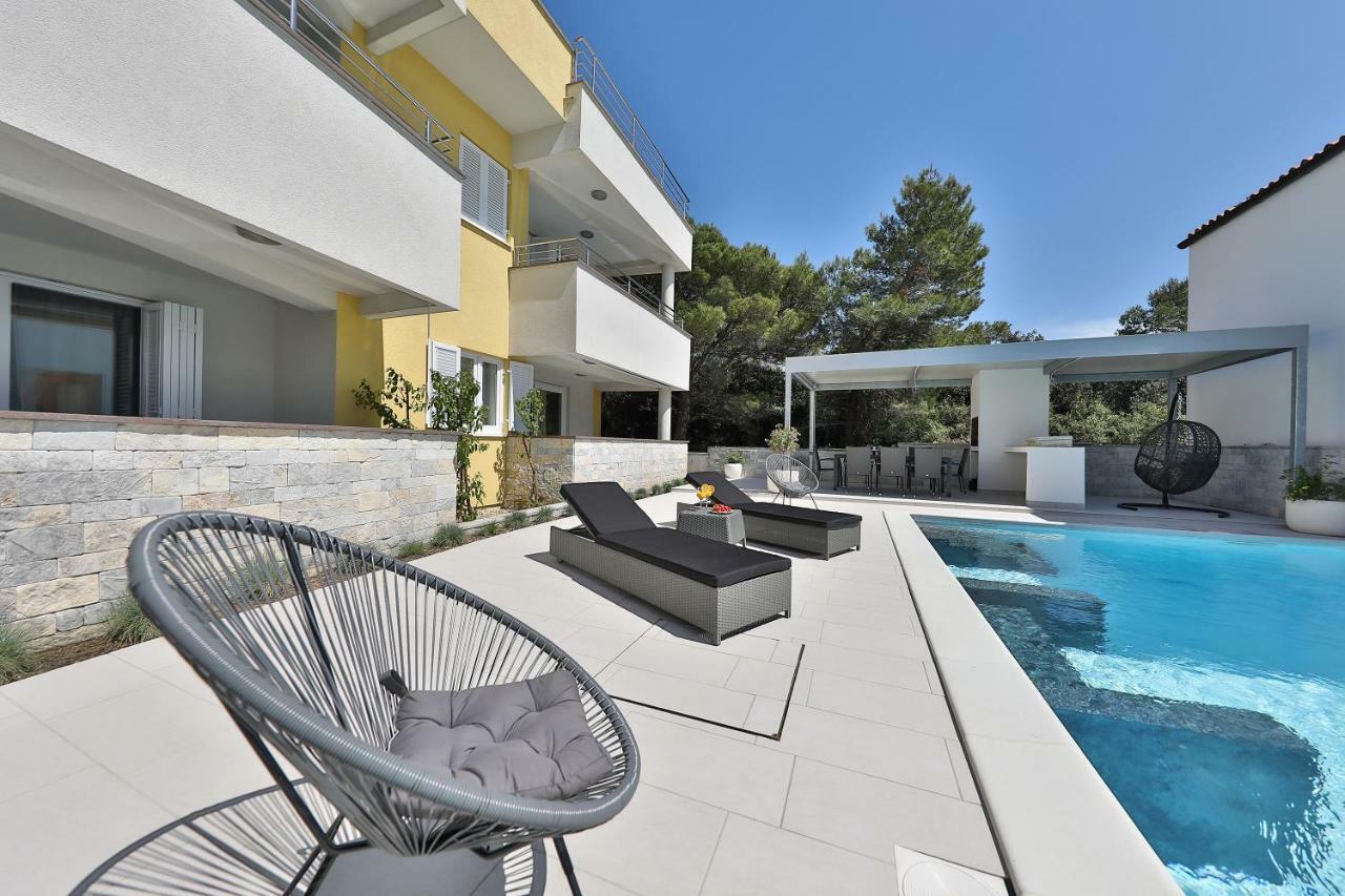 Luxury Villa Nada With Pool เพทรอซาเน ภายนอก รูปภาพ