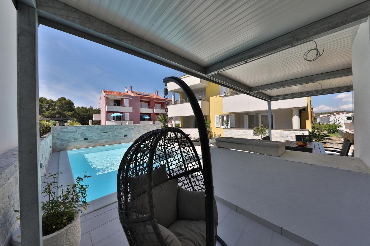 Luxury Villa Nada With Pool เพทรอซาเน ภายนอก รูปภาพ