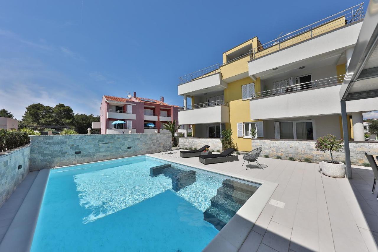 Luxury Villa Nada With Pool เพทรอซาเน ภายนอก รูปภาพ