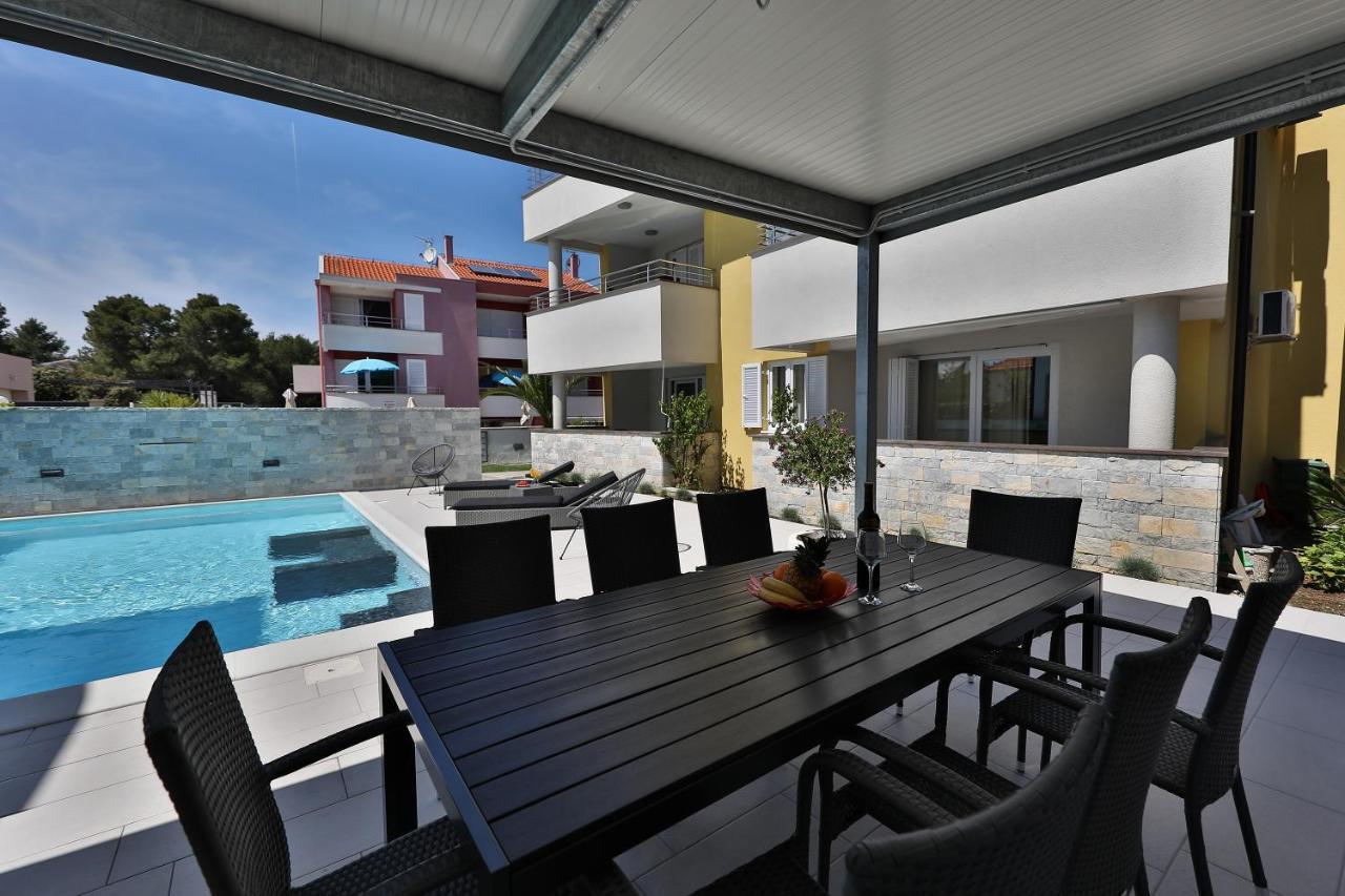 Luxury Villa Nada With Pool เพทรอซาเน ภายนอก รูปภาพ